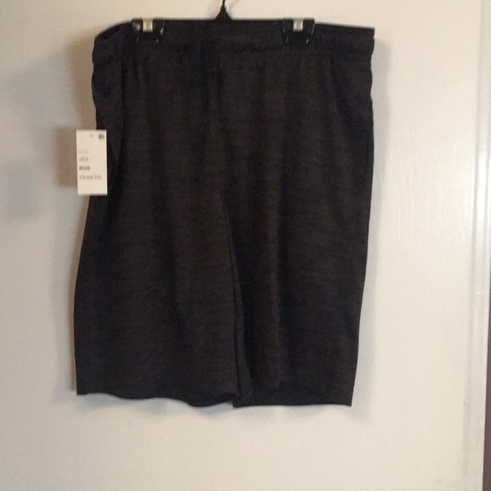 Xersion Men Black-Gray Training shorts size Medium